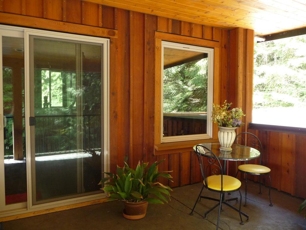Davis Brook Retreat Bed and Breakfast Sechelt Eksteriør billede