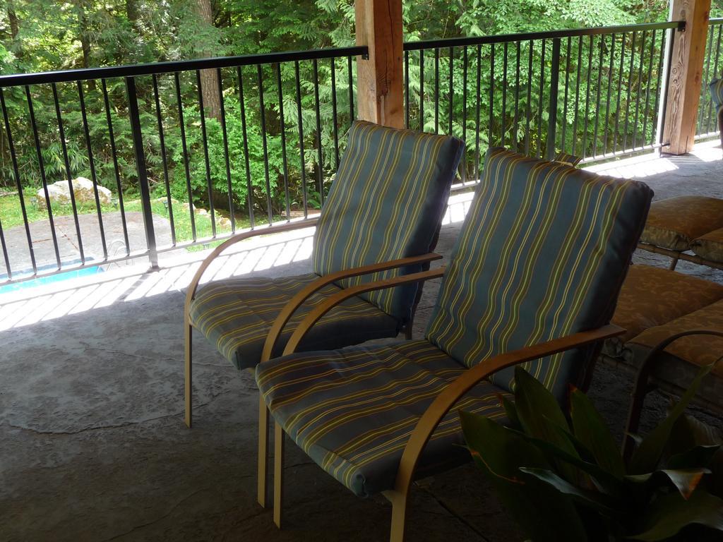 Davis Brook Retreat Bed and Breakfast Sechelt Eksteriør billede