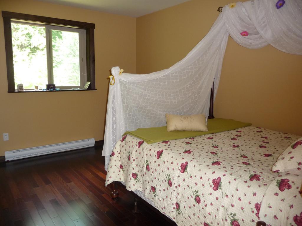 Davis Brook Retreat Bed and Breakfast Sechelt Eksteriør billede