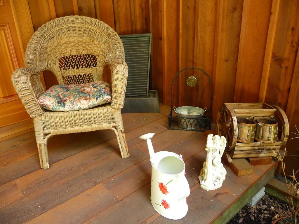 Davis Brook Retreat Bed and Breakfast Sechelt Eksteriør billede