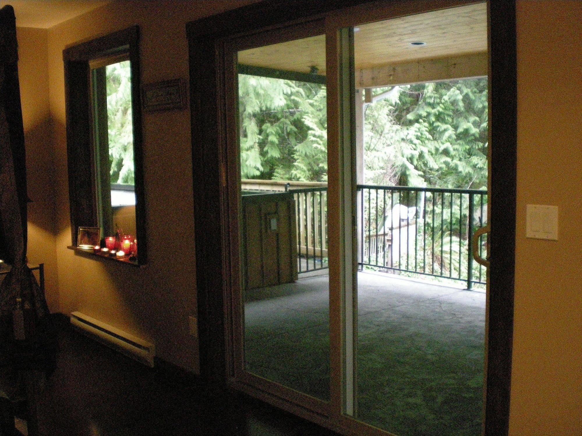Davis Brook Retreat Bed and Breakfast Sechelt Eksteriør billede